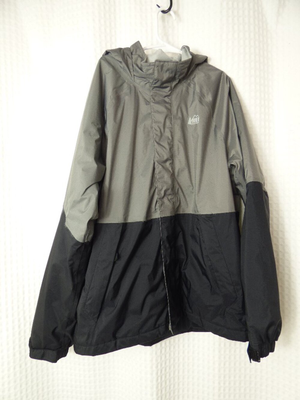 REI Boy's Gray and Black Hooded Insulated Jacket, Size 14-16 Years